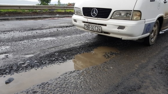 Chuyện lạ hy hữu trong lịch sử sửa đường Việt Nam: Vá “ổ voi” trên Quốc lộ 1 không dùng nhựa đường 13