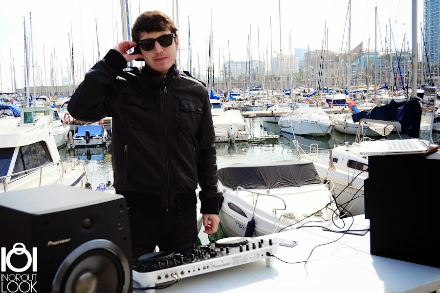  "DJ"