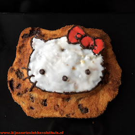 cake in hello kitty vorm met kersen witte chocolade kardemom