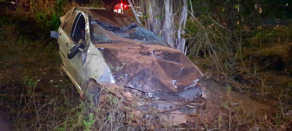 motorista morre em acidente e menina de 5 anos pede socorro na estrada