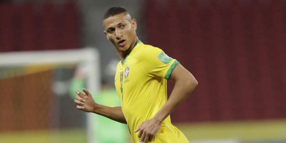 Penyerang Everton Richarlison Mencetak Gol Saat Brasil Mengalahkan Ekuador 2-0