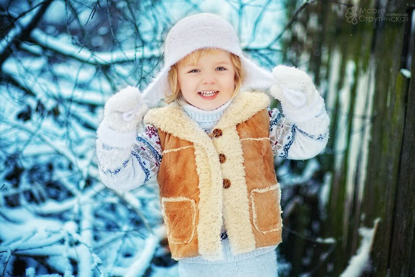 Зимой дети любят. Зима для детей. Дети зимой. Зимняя фотосессия с ребенком. Девочка зимой.