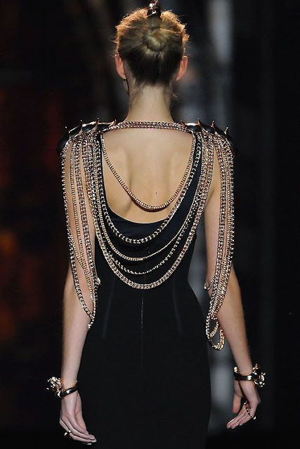 Bodychain - Moda acessório in da estação primavera-verão 2016 Bodychain - Moda acessório in da estação primavera-verão 2016