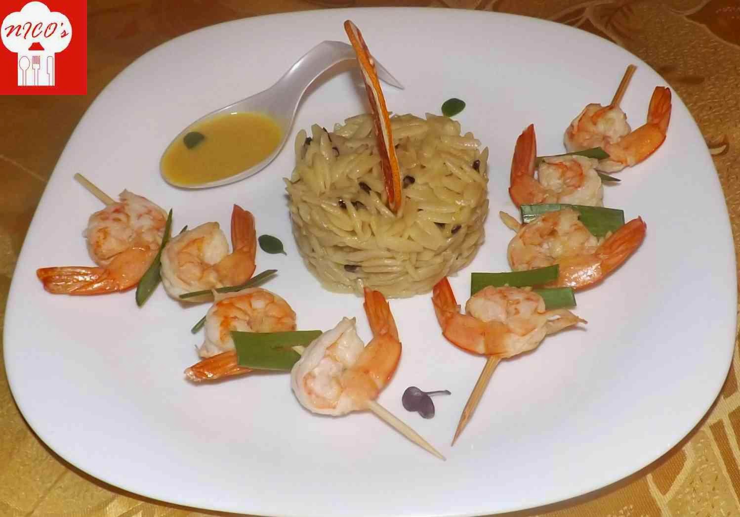 Frigarui de creveti, cu orez si sos de vin cu sofran