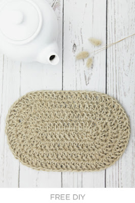 Dessous de plat ovale au crochet en ficelle de jute