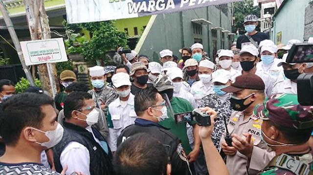 FPI Hanya Izinkan 3 Orang Masuk Rumah Habib Rizieq, Polisi: Jangan Atur Kami