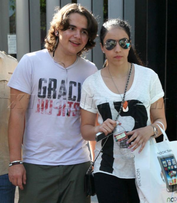 Blanket Jackson Forever Prince y su novia Remi dan un paseo en el