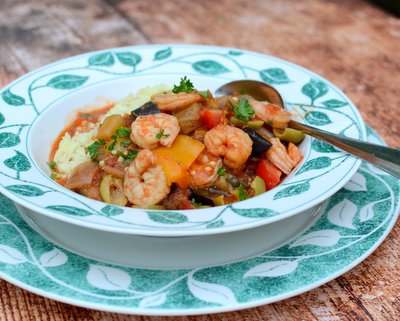 Shrimp Veracruz, another one-pot Quick Supper ♥ KitchenParade.com. Budget Friendly. Weeknight Easy. Low Carb. High Protein. Weight Watchers Friendly. Gluten Free.