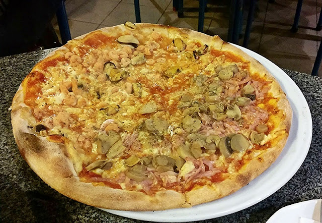 Pizza Marinara i Capricosa w Casa Mia