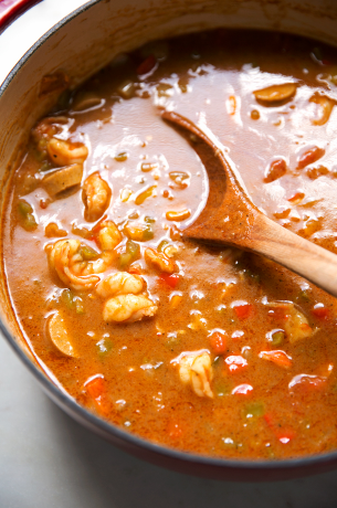 NEW ORLEANS GUMBO WITH SHRIMP AND SAUSAGE - Snack Food