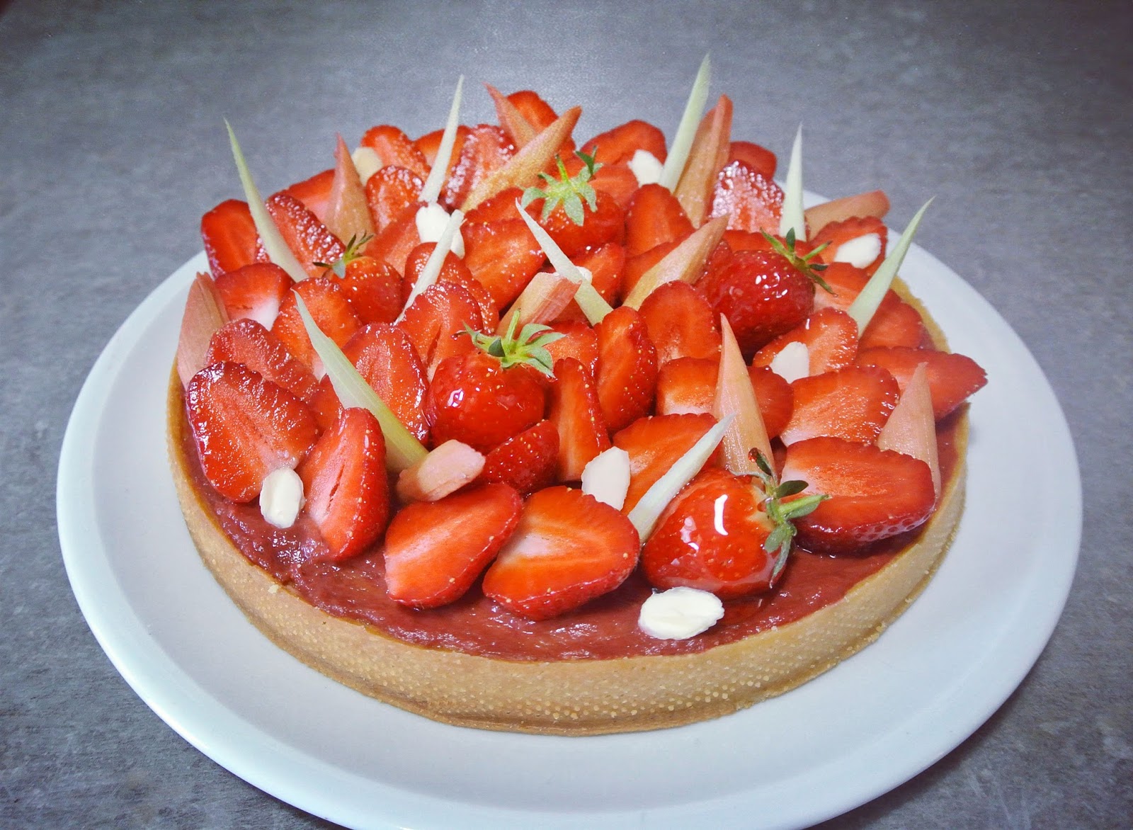 Aux Fourneaux Avec Flo Tarte Fraise Rhubarbe De Claire Heitzler