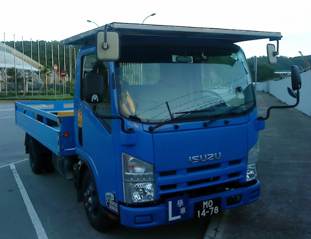 Modifikasi Truk Elf-biru