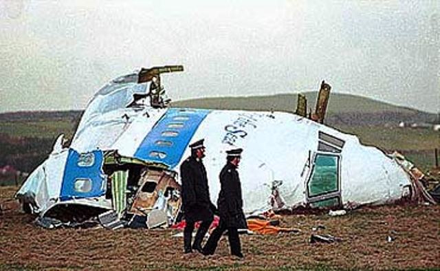Image result for El Vuelo 103 de Pan Am, un Boeing 747 explotó