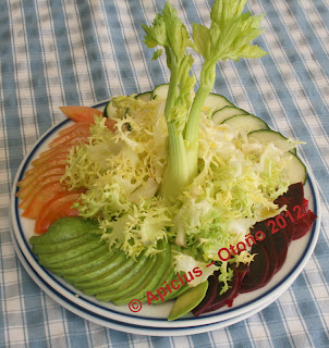  1090º Menú, Verduras salteadas con gulas, ensalada y fruta 
