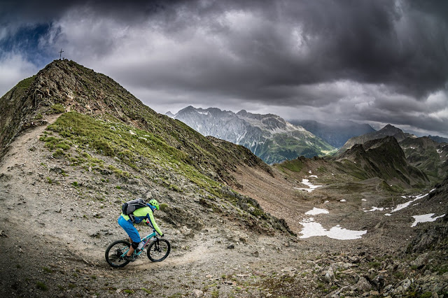 Mountainbike Tour Dolomiten: Rote Wand (2818m) bzw. als kurze Variante Hexenscharte 2578 m.ü.A.