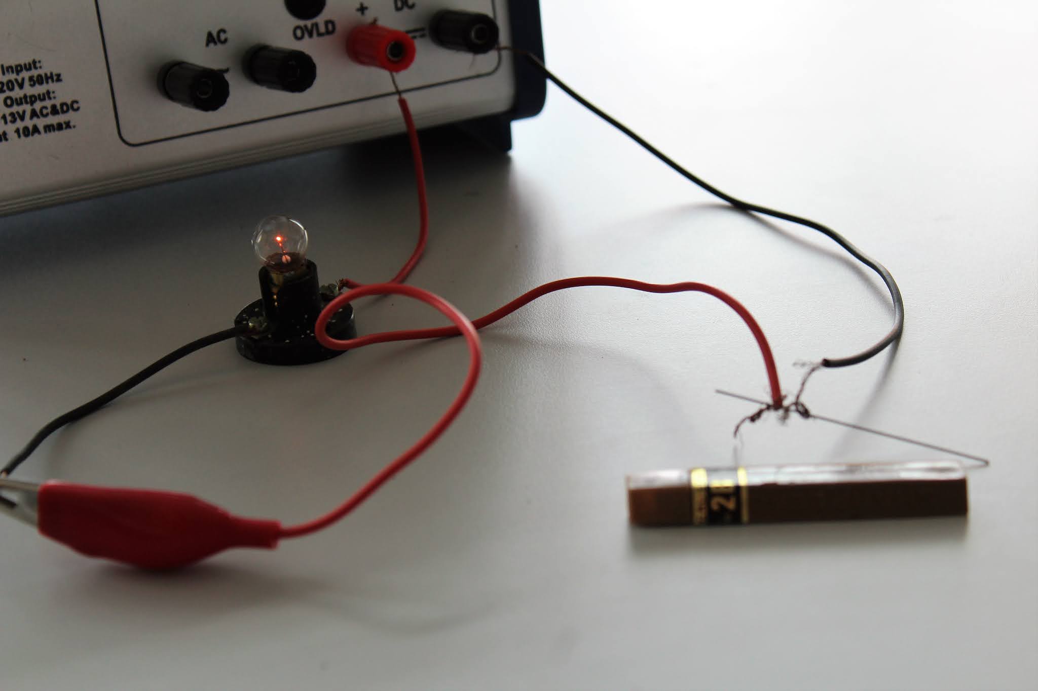 SuperLab Physics 4531 Pencil Lead Conducts Electricity