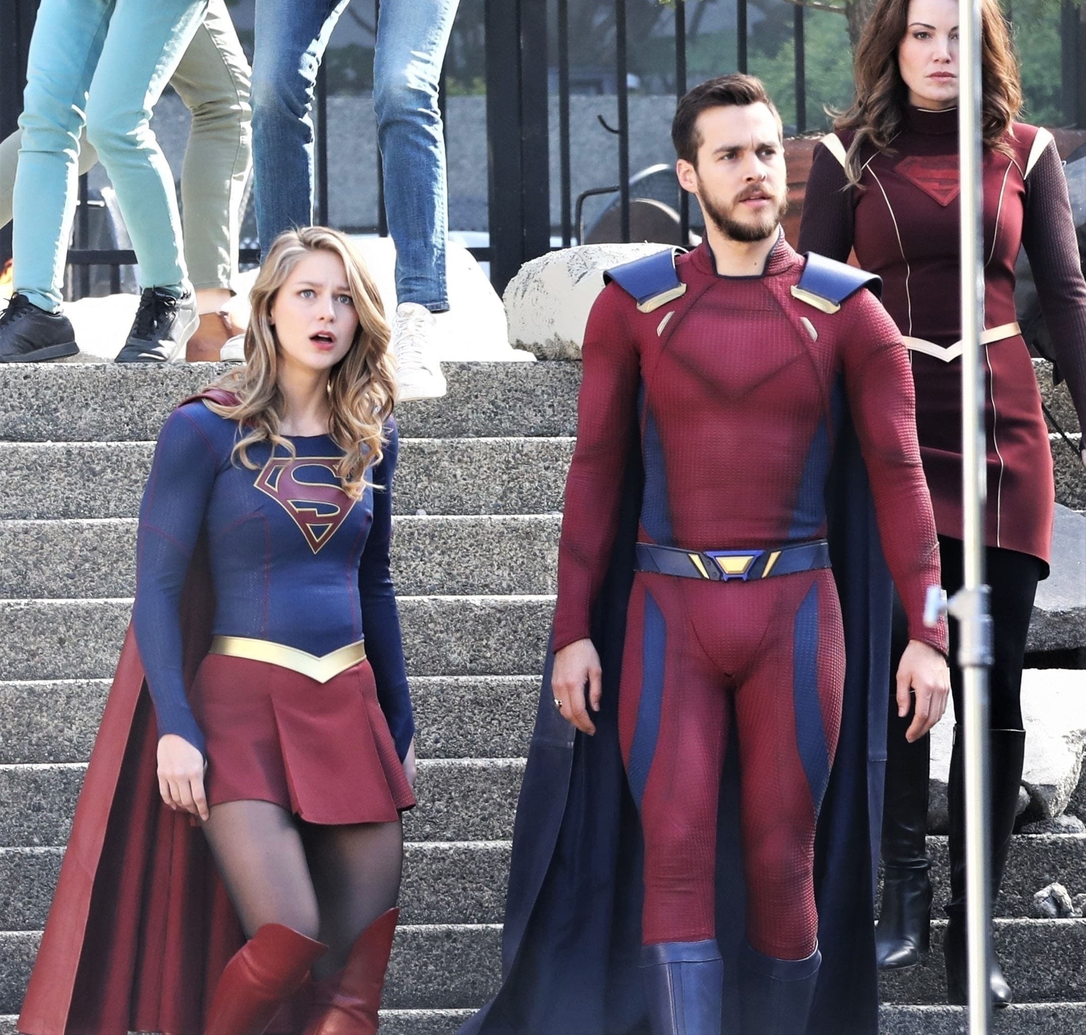 Melissa Benoist Films Supergirl Finale Scenes Of The Third Season スーパーガール シーズン 3 も ついに最終回を撮影中のメリッサ ベノイストの空飛ぶヒロインと仲間たち Cia Movie News