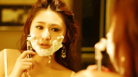 Tender the mold Wu Muxi – sexy female shaving, white foam