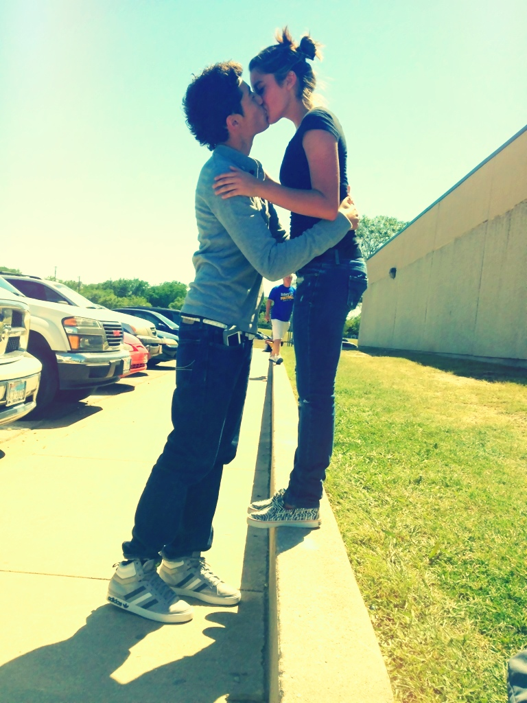 Novios Besandose Swgger Inc Fondos Hd