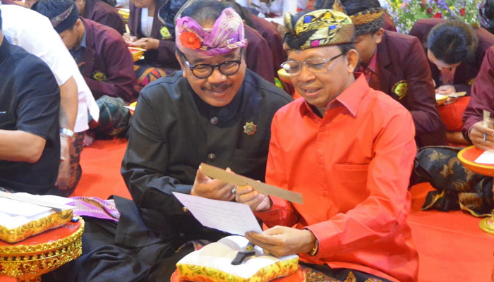 Gubernur Ingatkan Perkembangan Global Bisa Kikis Kesadaran Masyarakat Terhadap Bahasa Bali