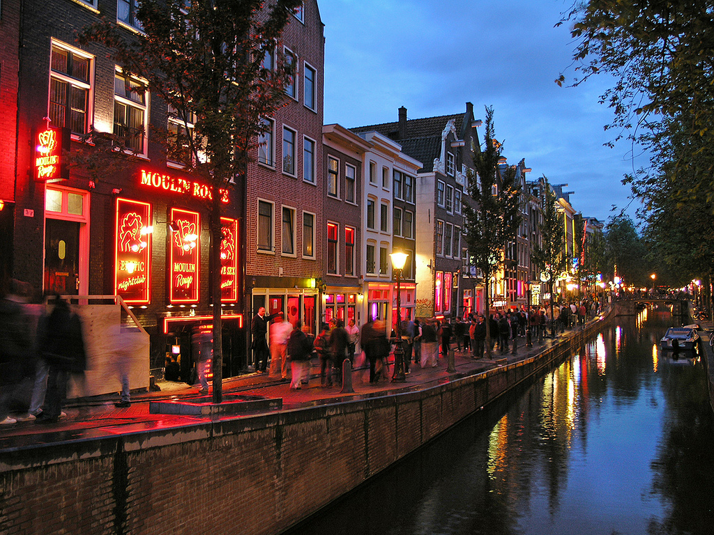 Zoom indiscreto al Barrio Rojo de Amsterdam Holanda | viajaBonito