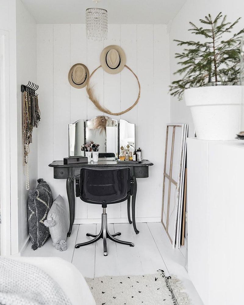 A Dutch home with cozy decoration and festive spirit
