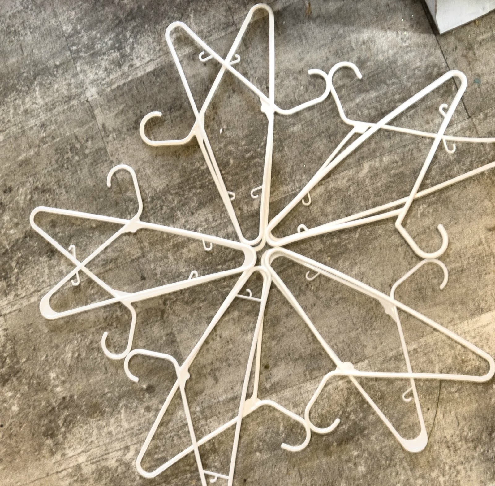 Suzy Homefaker Snowflake Hanger Tutorial (Dollar tree Craft)