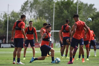 Cómo llegar a Cancha de Talleres de Remedios de Escalada en Lanús en  Colectivo o Tren?