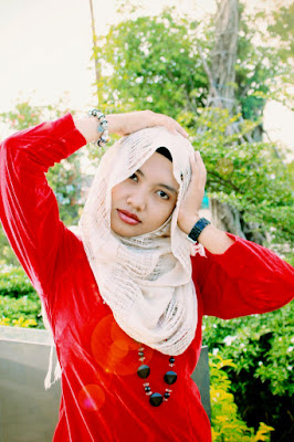 Jilbab OOTD dengan Headscarf and Red Blouse cewek igo cantik TIna