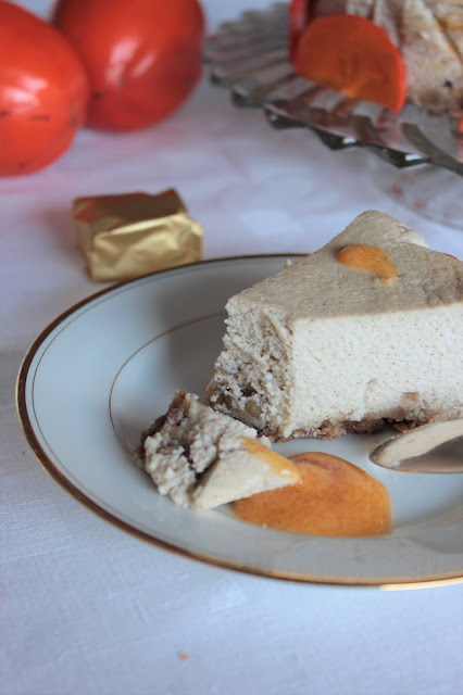 Cuillère et saladier : Cheesecake mousseux parfum marrons glacés et coulis de kaki vegan