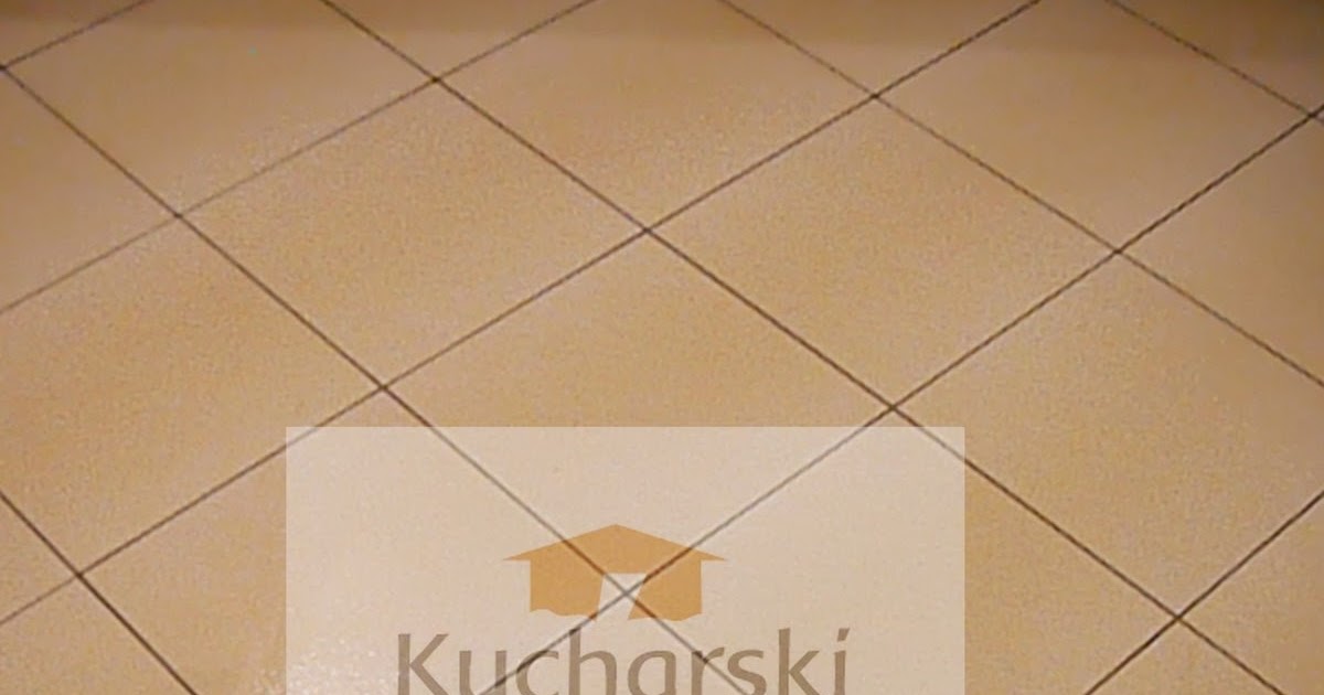 Kiedy Chodzimy Boso Po Podłodze Wykonanej Z Płytek Ceramicznych Układanie płytek w karo