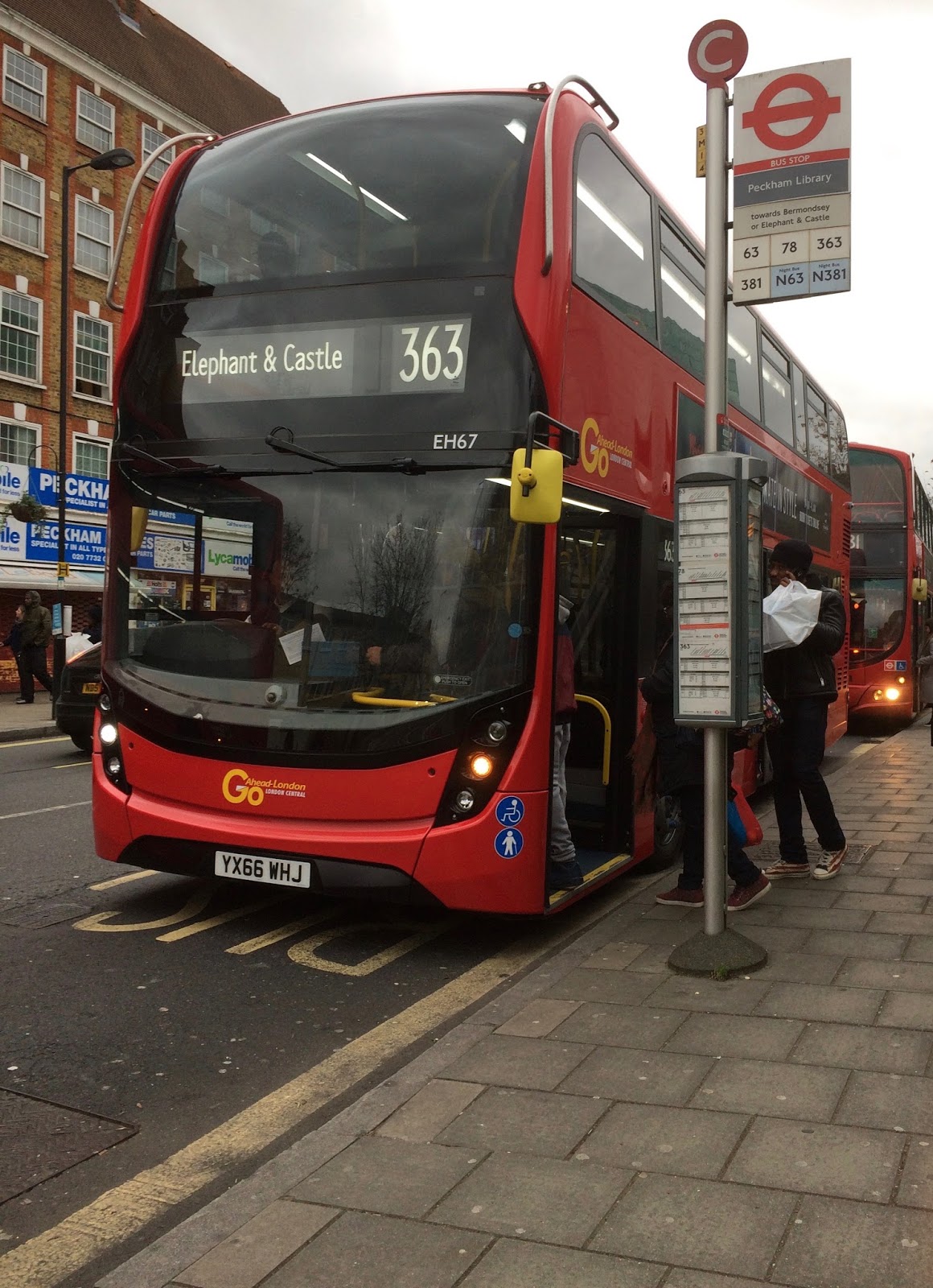 buses from elephant and castle