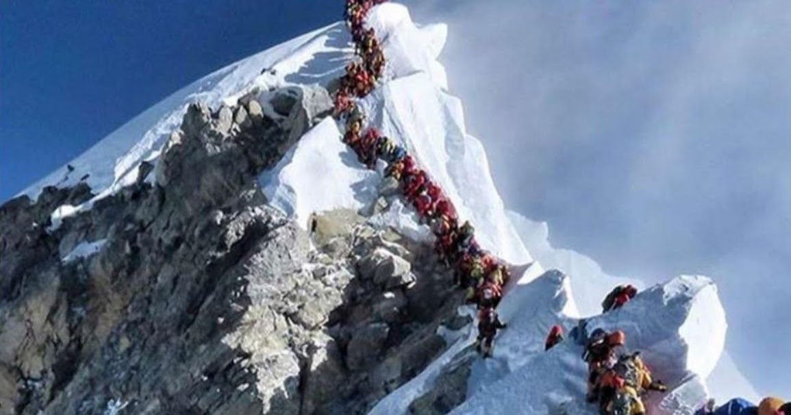 Everest Tour The climax of the highest peak thus climbing Everest