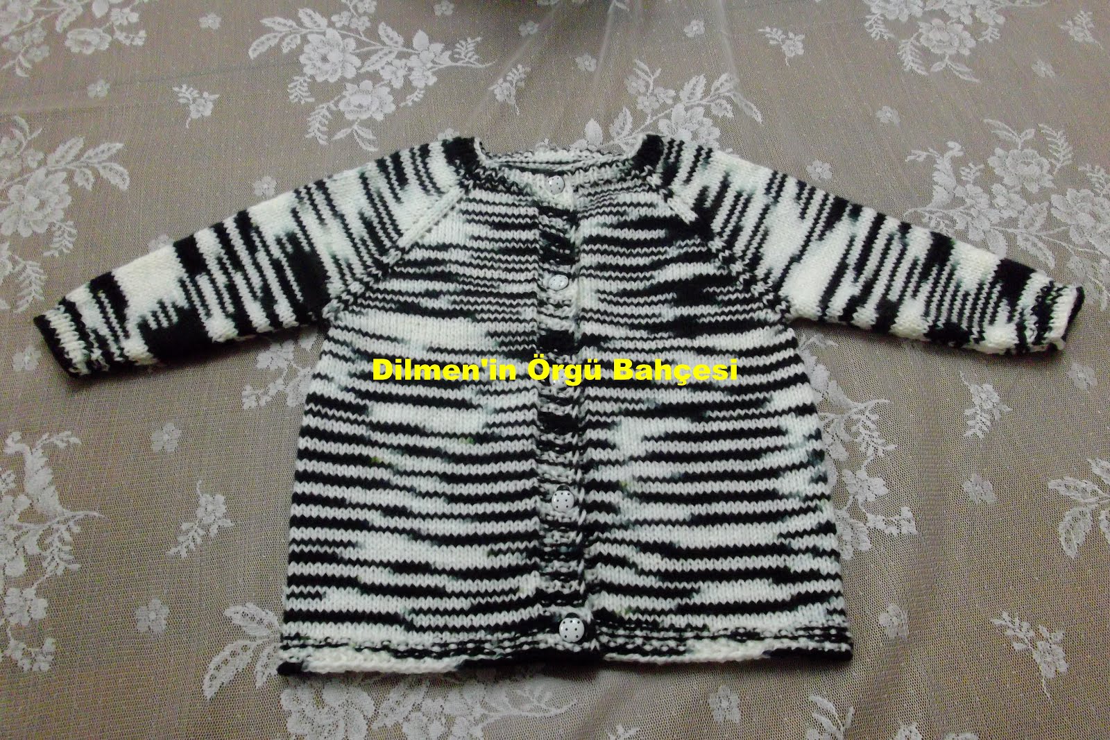 DİLMEN�İN ÖRGÜ BAHÇESİ ERKEK BEBEK HIRKASI