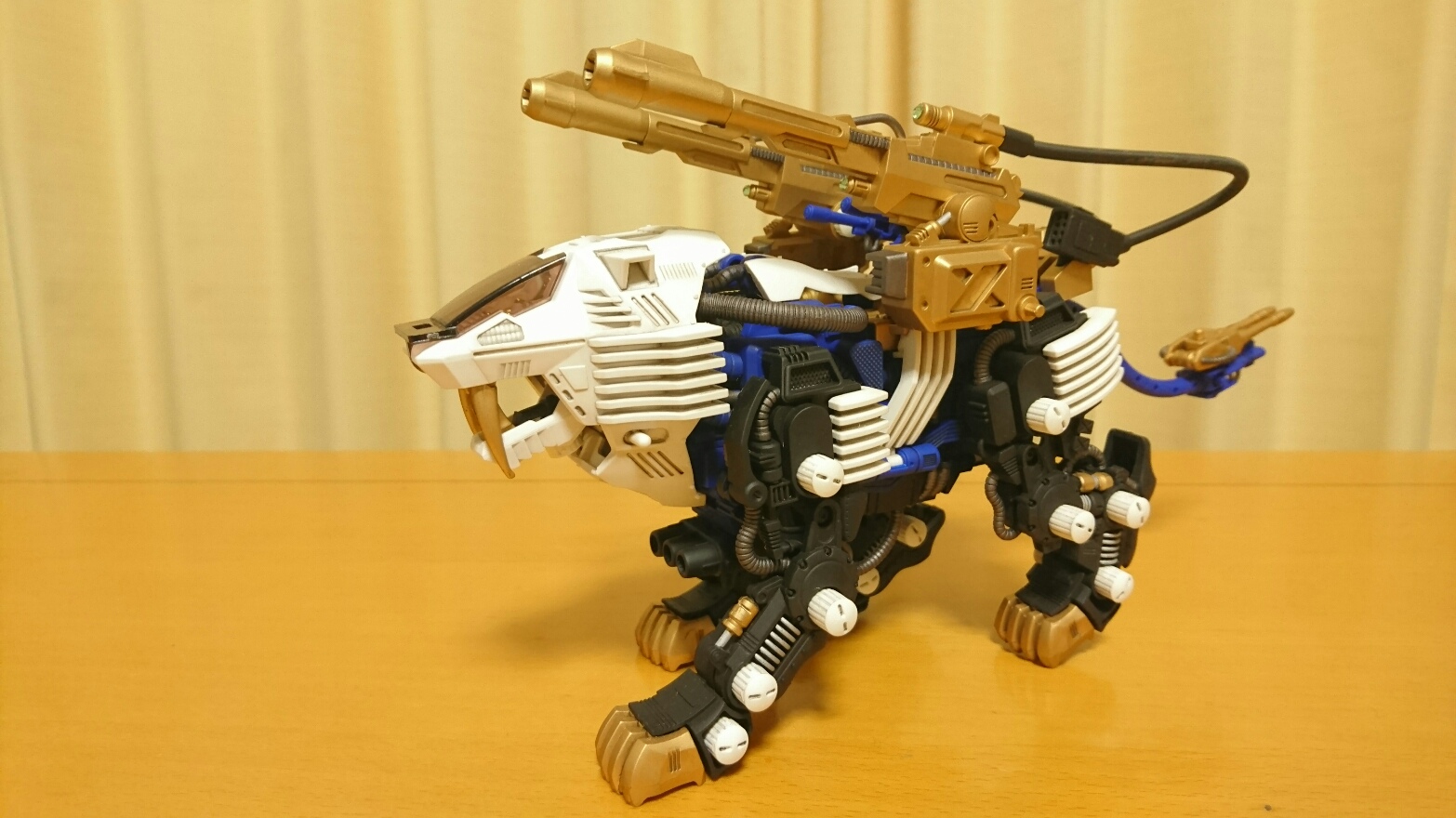 待望の再入荷! ゾイド２【CLAW（シールドライガー）】未組立