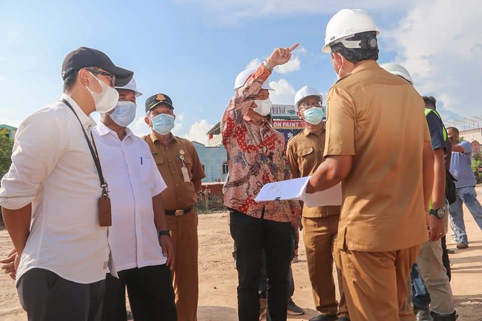 Rudi Apresiasi Sikap Legawa Pedagang dan Warga yang Bersedia Membongkar Kiosnya Untuk Penataan Simpang Barelang Rudi Apresiasi Sikap Legawa Pedagang dan Warga yang Bersedia Membongkar Kiosnya Untuk Penataan Simpang Barelang