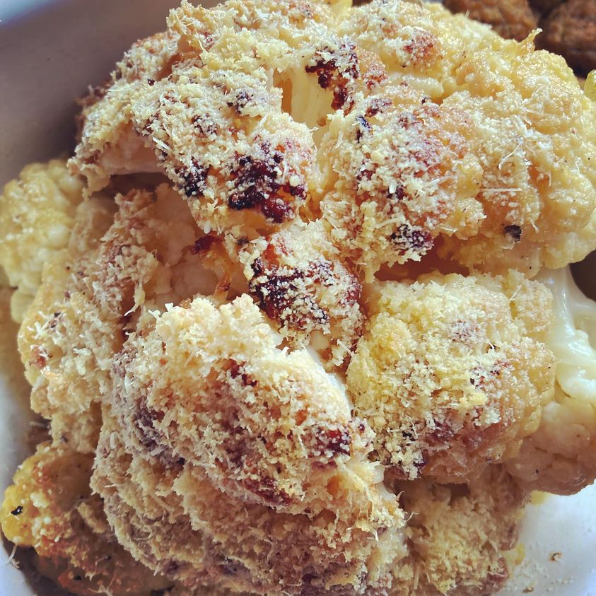 Garlic Parmesan Roasted Cauliflower (whole head) ** Gerösteter