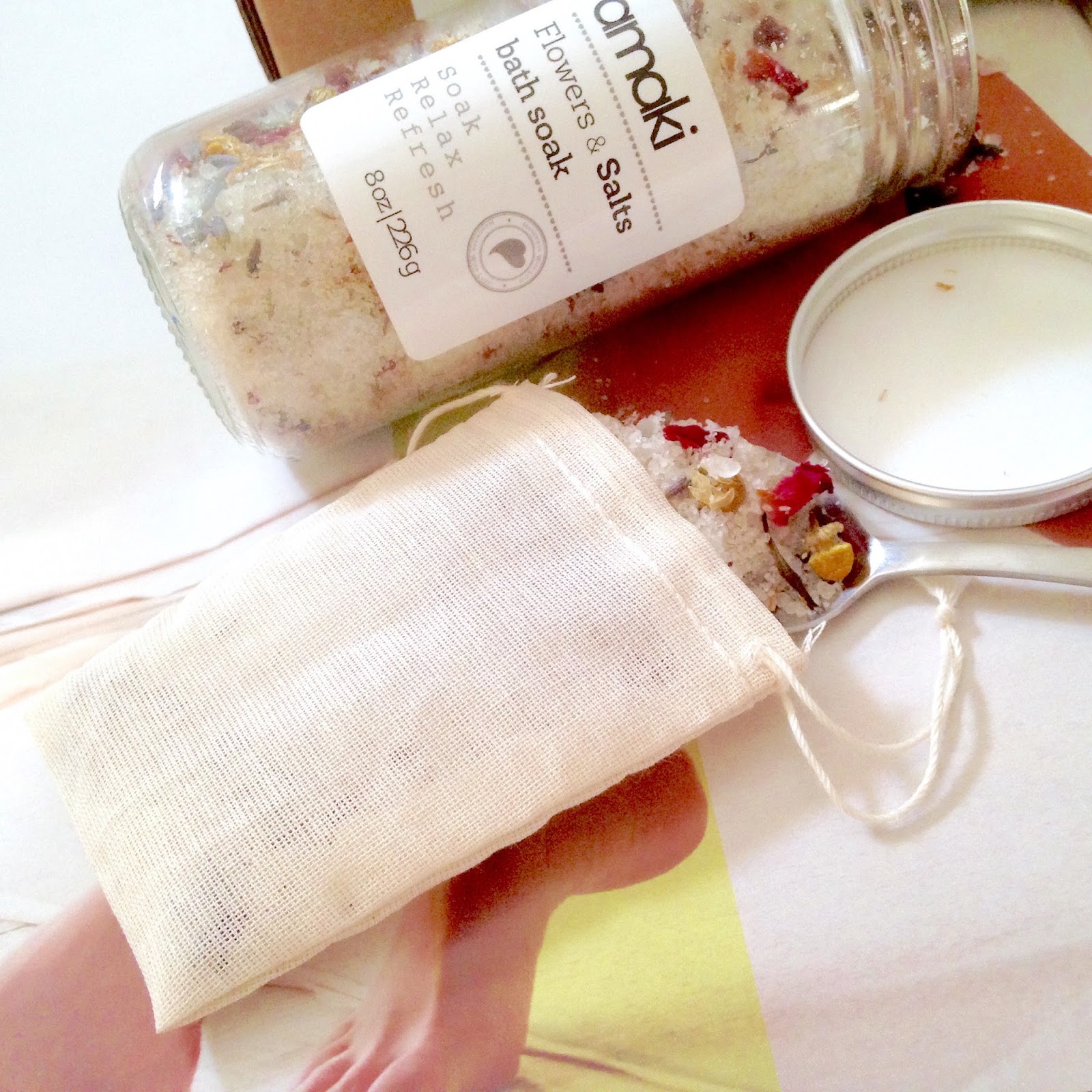 Rawdorable Flowers in my bath from Amaki