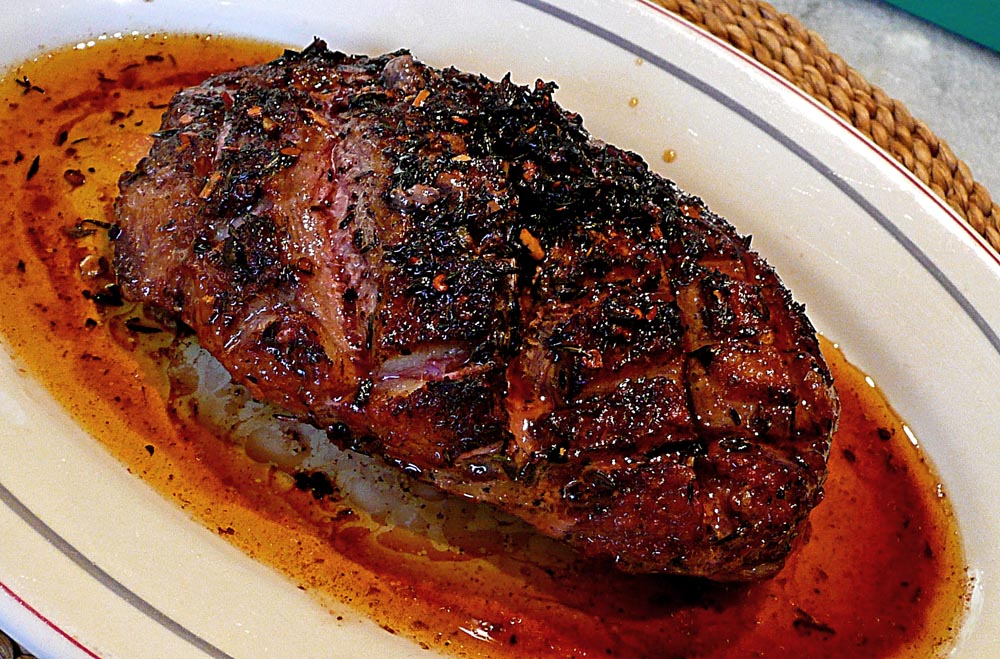 Как приготовить утиную грудку в духовке сочную. Рецепт утиной грудки в духовке. Утиная грудка запеченная в духовке. Утиное филе с картошкой. Утиные грудки в духовке.