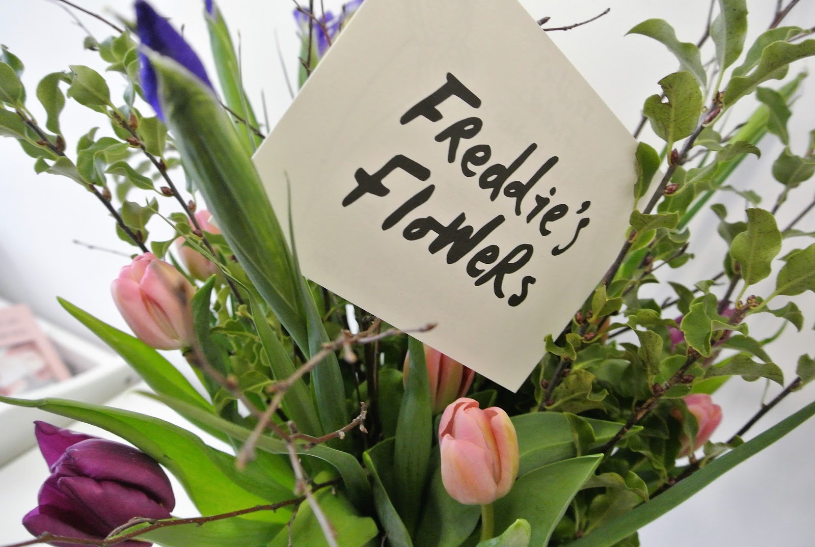 REVIEW SAY HAPPY MOTHERS DAY WITH FREDDIES FLOWERS PRETTY YOUNG THING