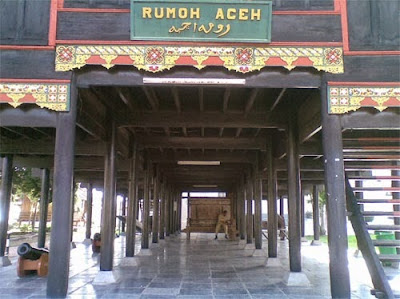 39+ Rumah Adat Krong Bade Gif