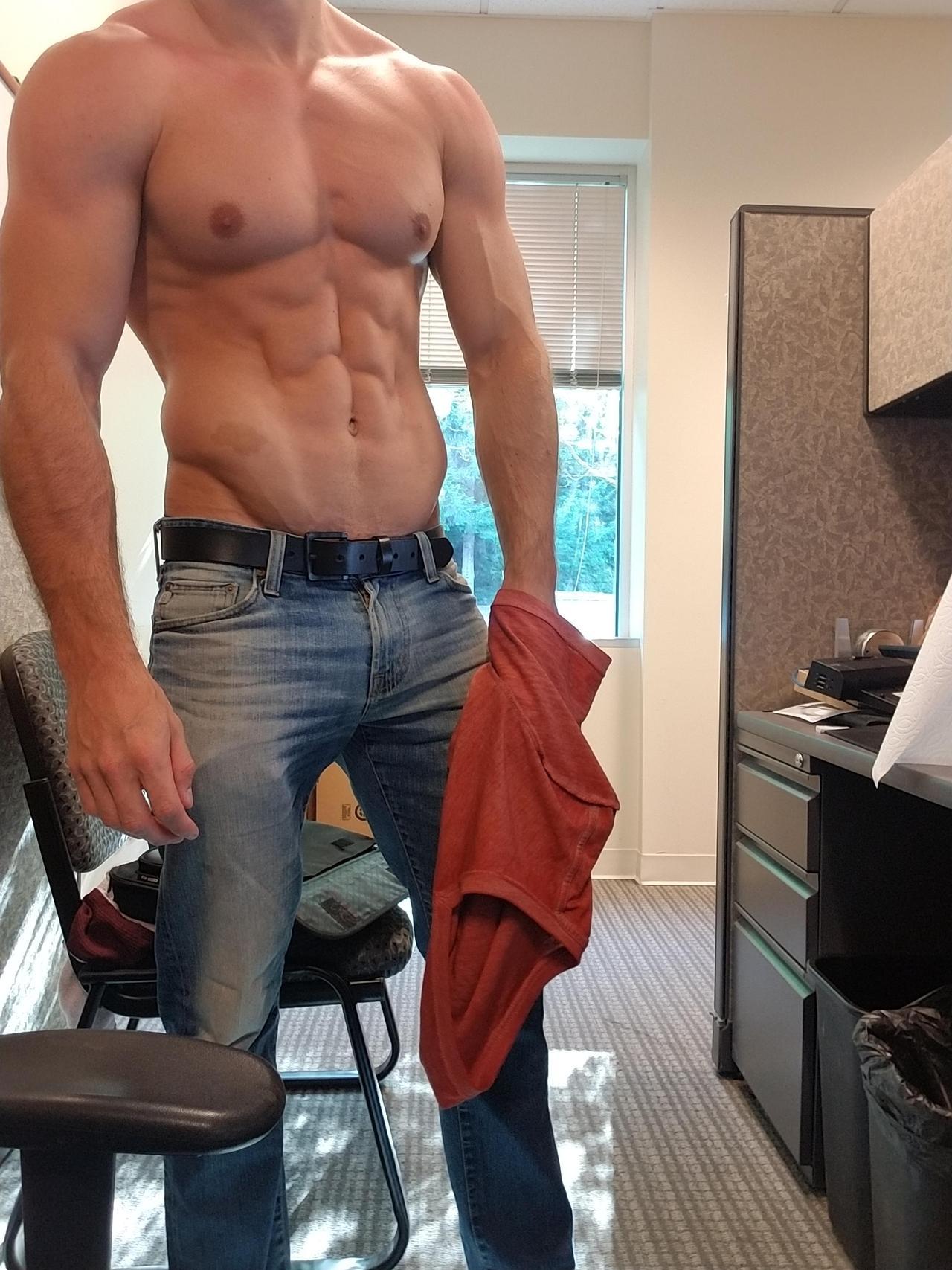 sexy-tall-straight-shirtless-muscle-hunk-vline-huge-pecs-hot-torso-jeans-daddy