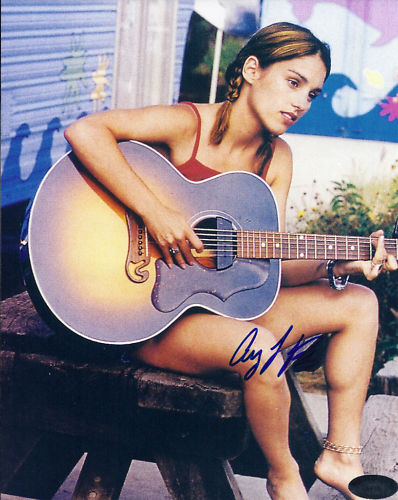 Amy Jo Johnson Autographs.