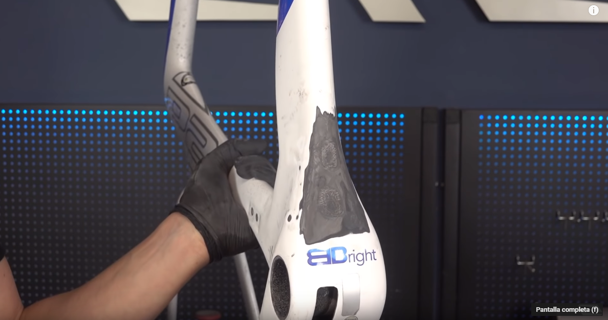 Cómo repara un cuadro de carbono