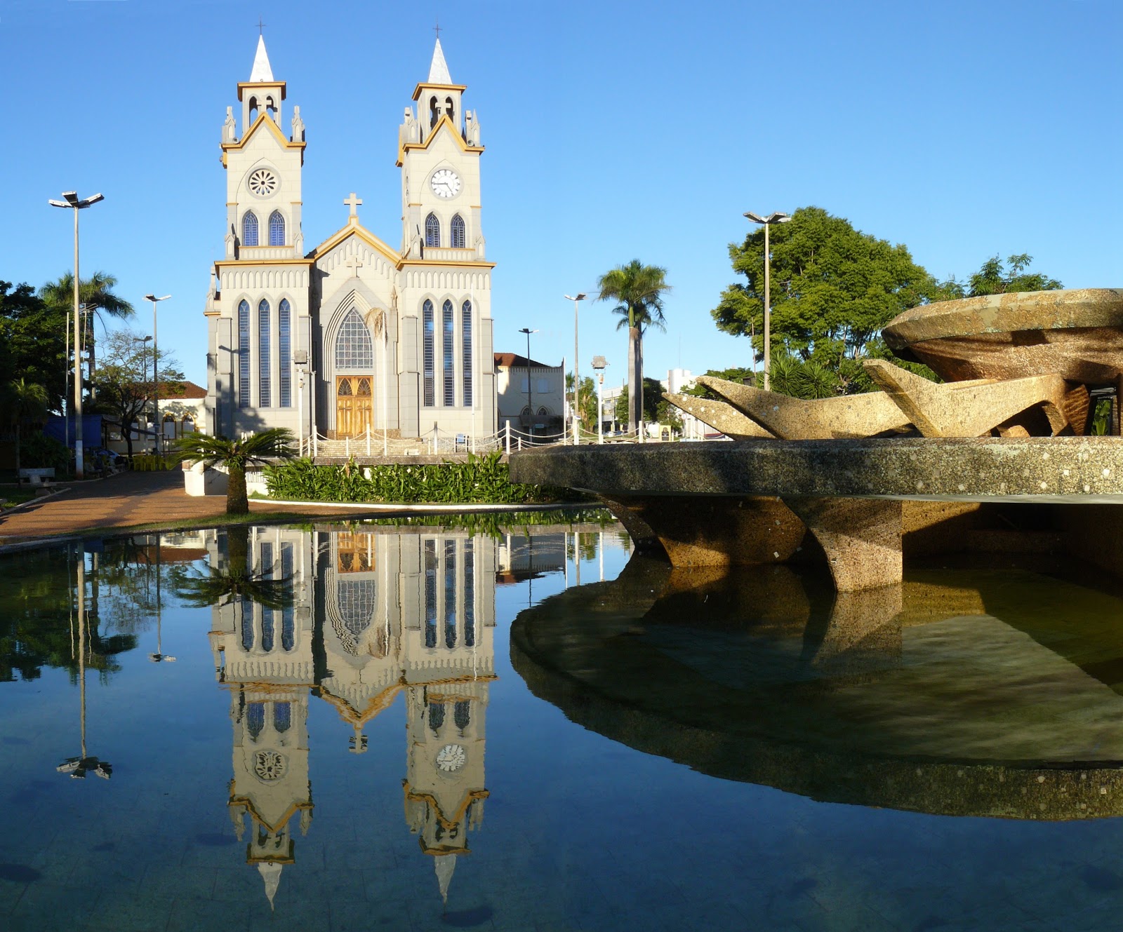 TEMPLOS RELIGIOSOS FRUTAL / MG