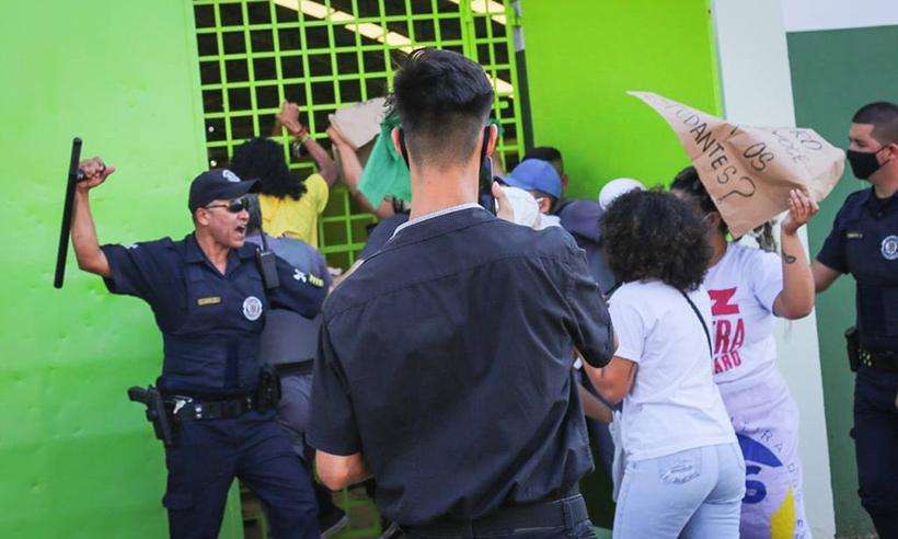 Evento com ministro da Educação tem repressão da PM a protesto de alunos