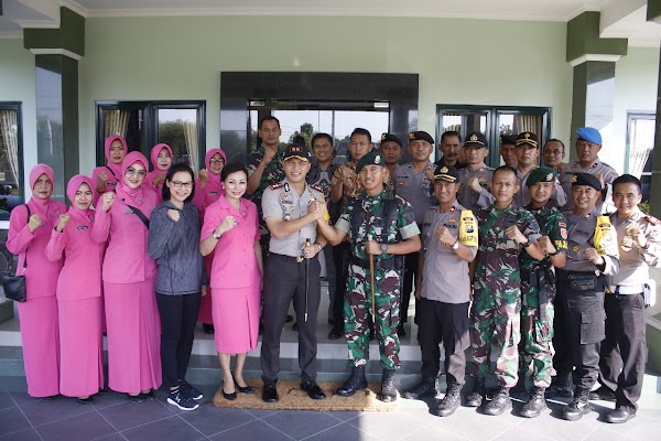 HUT TNI ke-74, Makoyonarmed 12/DIVIF-2/Kostrad Dikejutkan Kedatangan Polres HUT TNI ke-74, Makoyonarmed 12/DIVIF-2/Kostrad Dikejutkan Kedatangan Polres
