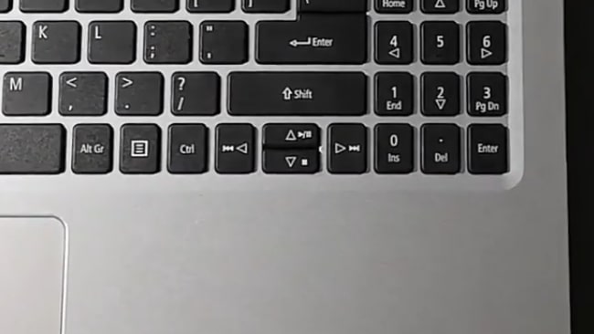 Smaller and very closely placed 2 arrow Up and Down arrow keys.