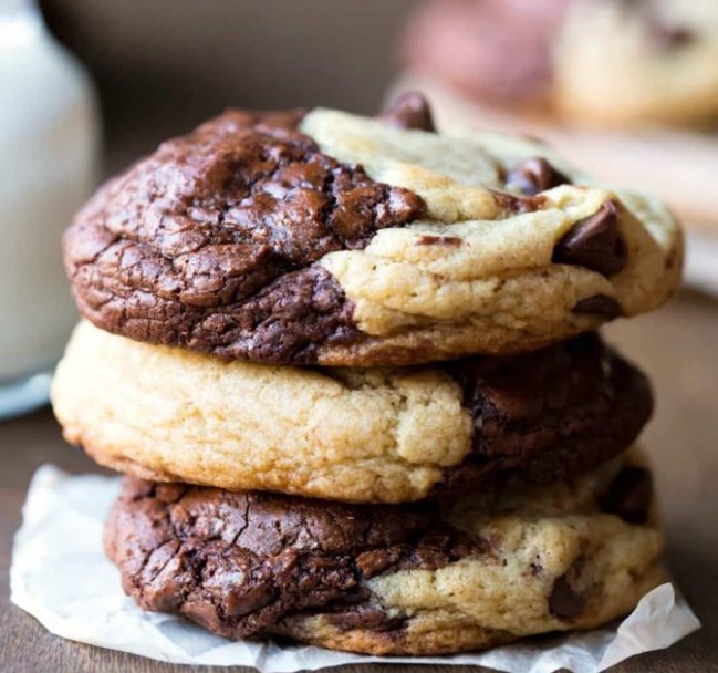 Chocolate Chip Brownie Swirl Cookies (Brookies) #desserts #cookies