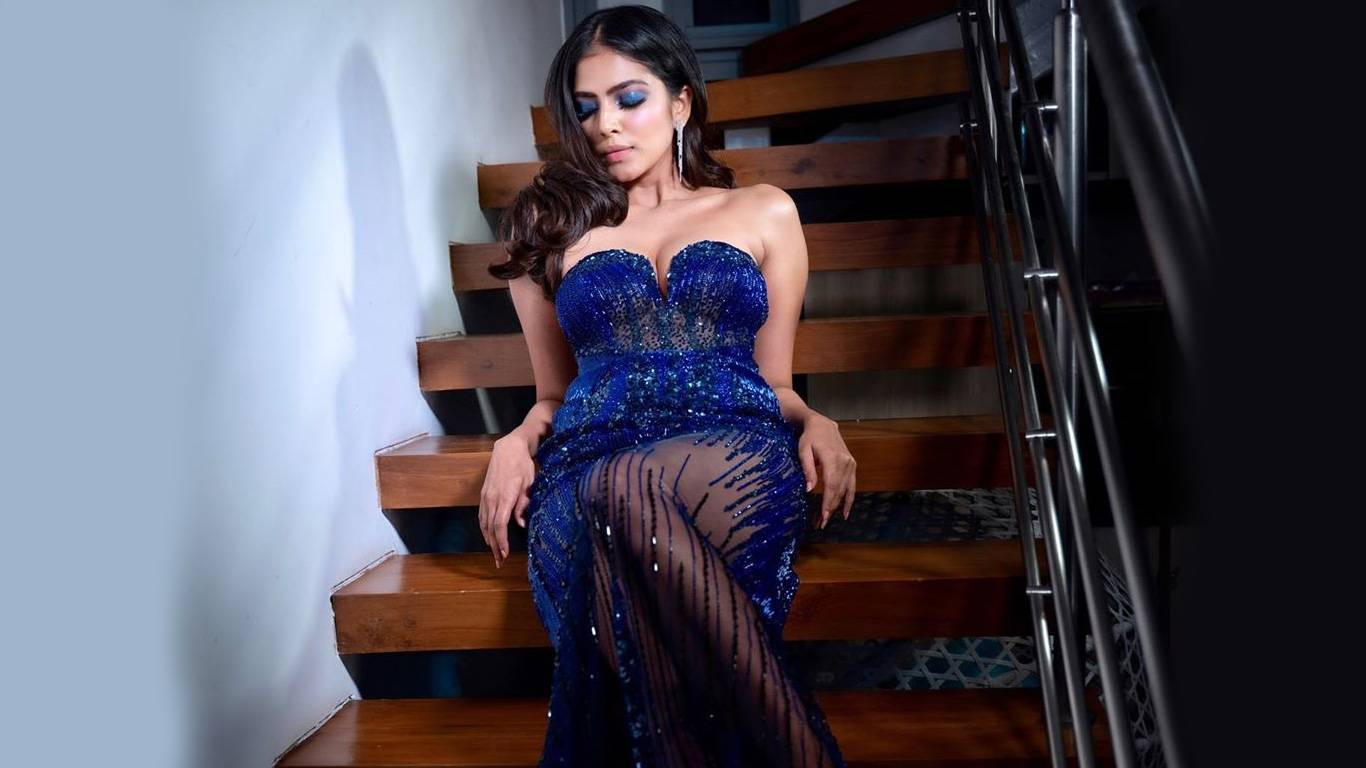 Malavika mohanan IMAGES, GIF, ANIMATED GIF, WALLPAPER, STICKER FOR WHATSAPP & FACEBOOK